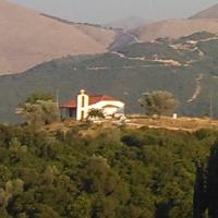 Η Εκκλησια βρίσκεται ανεκαθεν στην ιδια θέση.