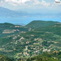 Η Φτελία και πίσω ο Αμβρακικός κόλπος